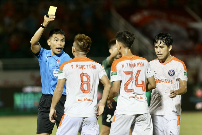 VPF thuê trọng tài FIFA nước ngoài bắt trận ‘chung kết ngược’ V-League ảnh 1