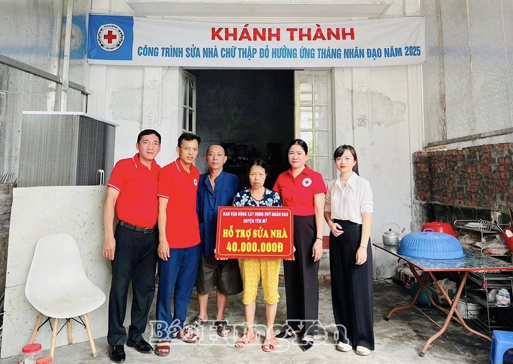  Hội Chữ thập đỏ huyện Yên Mỹ trao kinh phí hỗ trợ sữa chữa nhà cho bà Đỗ Thị Thơm, ở xã Liêu Xá (Yên Mỹ) 