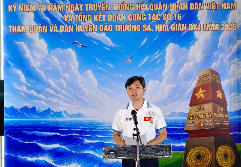 Ông Nguyễn Minh Triết, Bí thư Trung ương Đoàn, Chủ tịch Trung ương Hội Sinh viên Việt Nam phát biểu tổng kết hành trình Tuổi trẻ vì biển, đảo quê hương năm 2025 (Ảnh: T.Ư Đoàn)