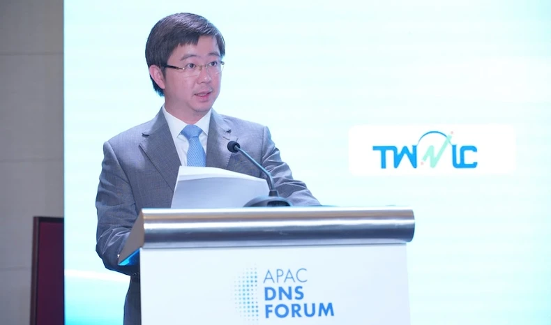 새로운 기술 동향에 맞춰 개방적이고 안전하며 포용적이고 적응적인 인터넷 개발 사진 1