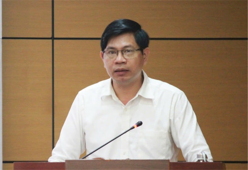 Phó Giáo sư, Tiến sĩ Nguyễn Đức Luận, Phó Vụ trưởng Vụ Lý luận chính trị, Ban Tuyên giáo và Dân vận Trung ương phát biểu tại hội nghị.