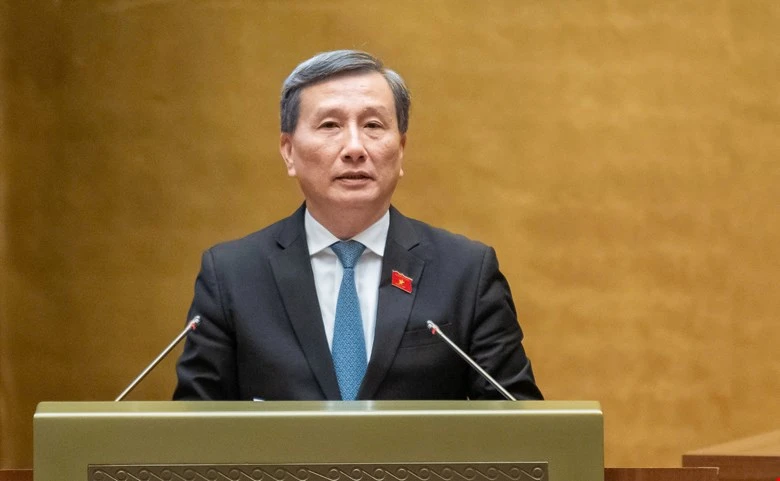 科学技術環境委員会のレー・クアン・フイ委員長は、5月8日午前の国会で報告した。写真：VIET CHUNG