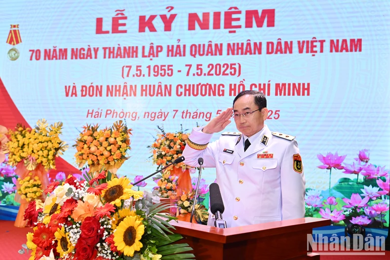 [Foto] Der Präsident nimmt am 70. Jahrestag der Gründung der vietnamesischen Volksmarine teil. Foto 7