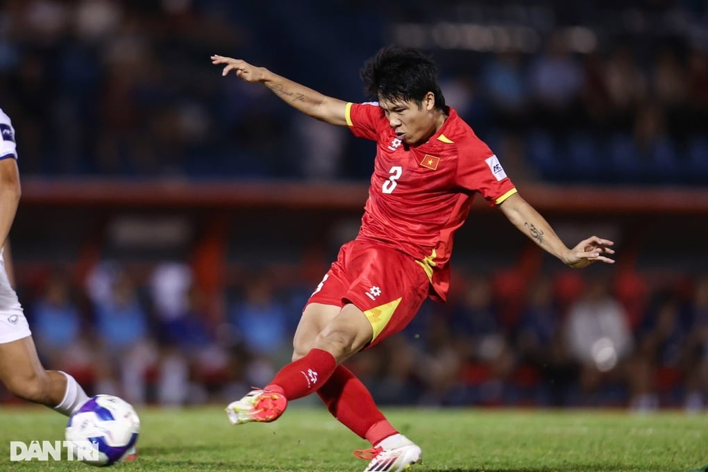 Quang Hải rút lui, HLV Kim Sang Sik gọi thêm cầu thủ Việt Nam gặp Man Utd - 1
