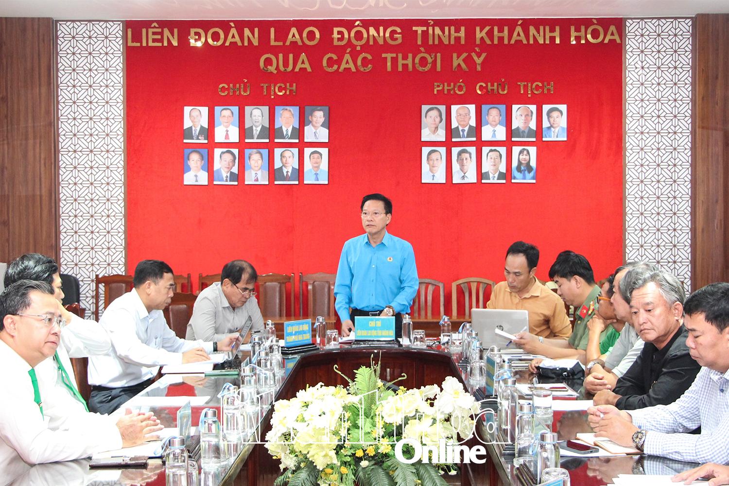 Ông Phan Thanh Liêm - Chủ tịch Liên đoàn Lao động tỉnh phát biểu yêu cầu Công ty TNHH Mai Linh giải quyết các khoản nợ cho người lao động.
