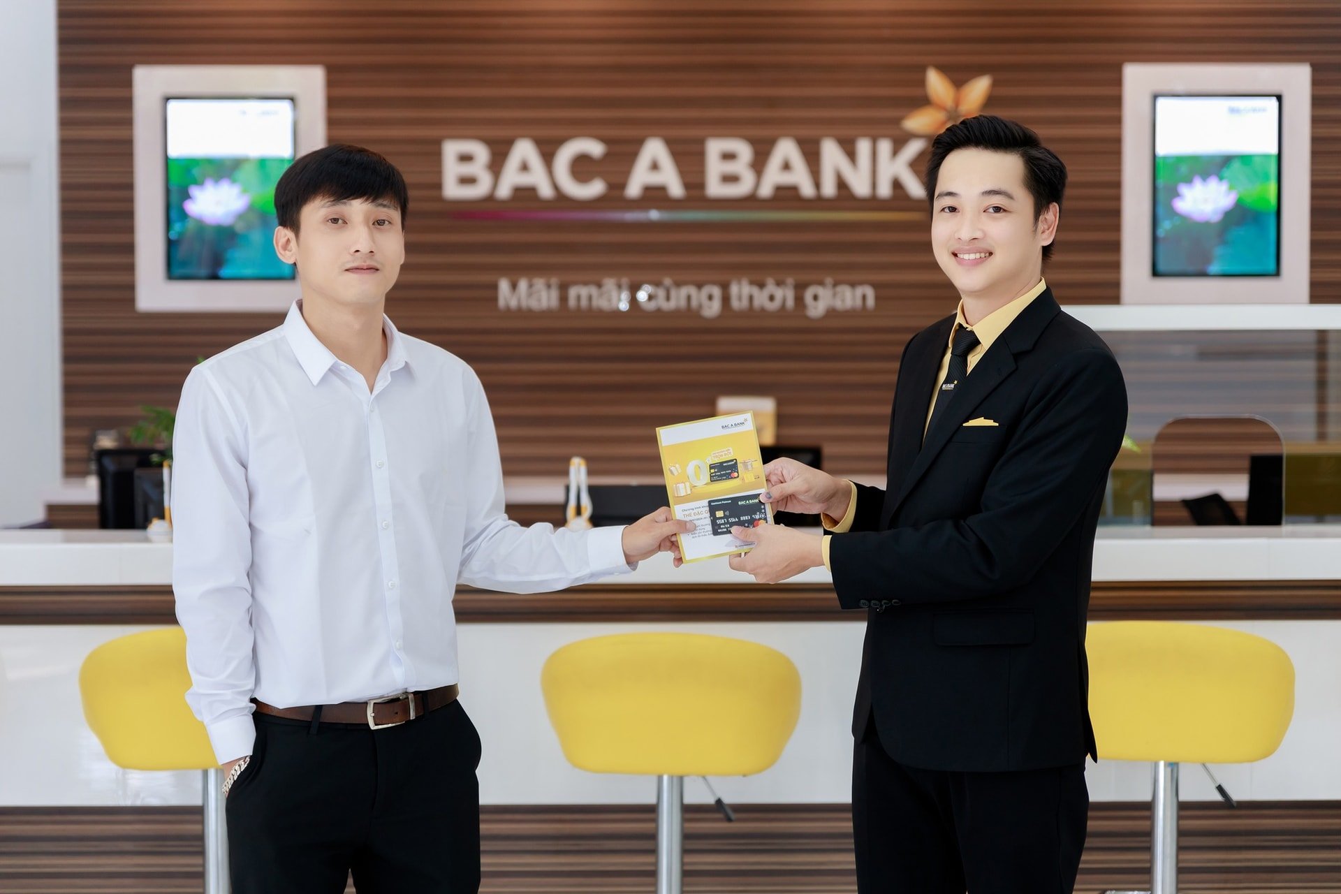 Mở thẻ tín dụng BAC A BANK là có quà  miễn phí thường niên hoàn tiền ngập ví
