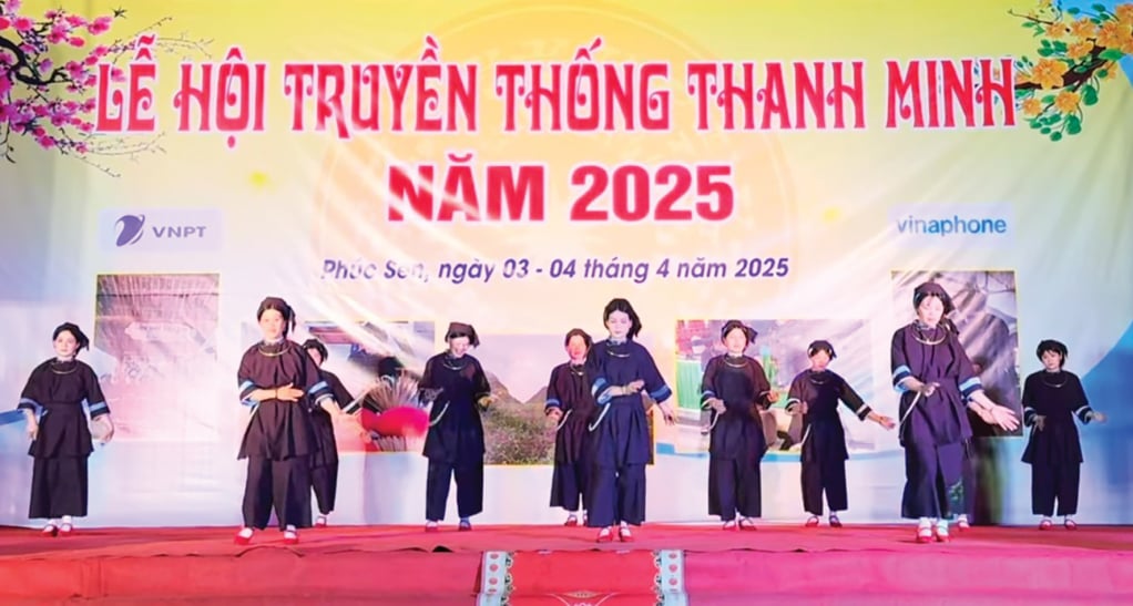 Lễ hội Thanh Minh, xã Phúc Sen (Quảng Hòa) được tổ chức hằng năm, góp phần giữ gìn và phát huy các giá trị văn hóa dân tộc.