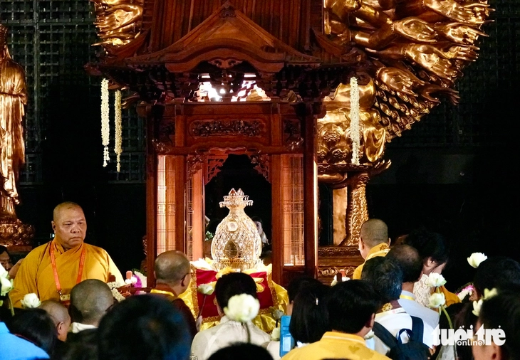 Xá lợi Đức Phật về đến núi Bà Đen, người dân bắt đầu chiêm bái từ 18h chiều 8-5 - Ảnh 4.