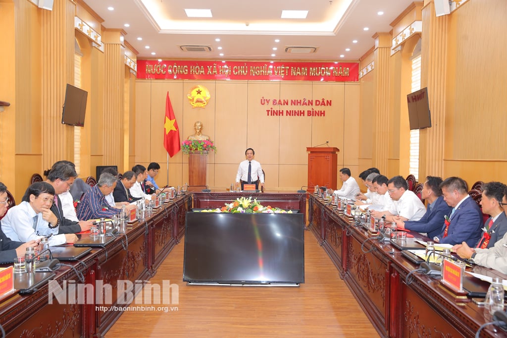 Quang cảnh buổi làm việc.