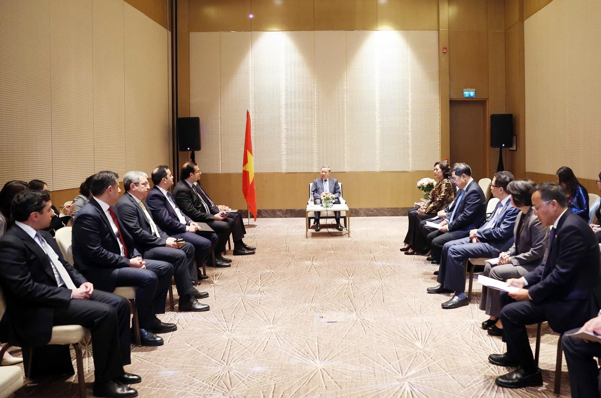 [Ảnh] Tổng Bí thư Tô Lâm tiếp lãnh đạo doanh nghiệp tiêu biểu Azerbaijan ảnh 3