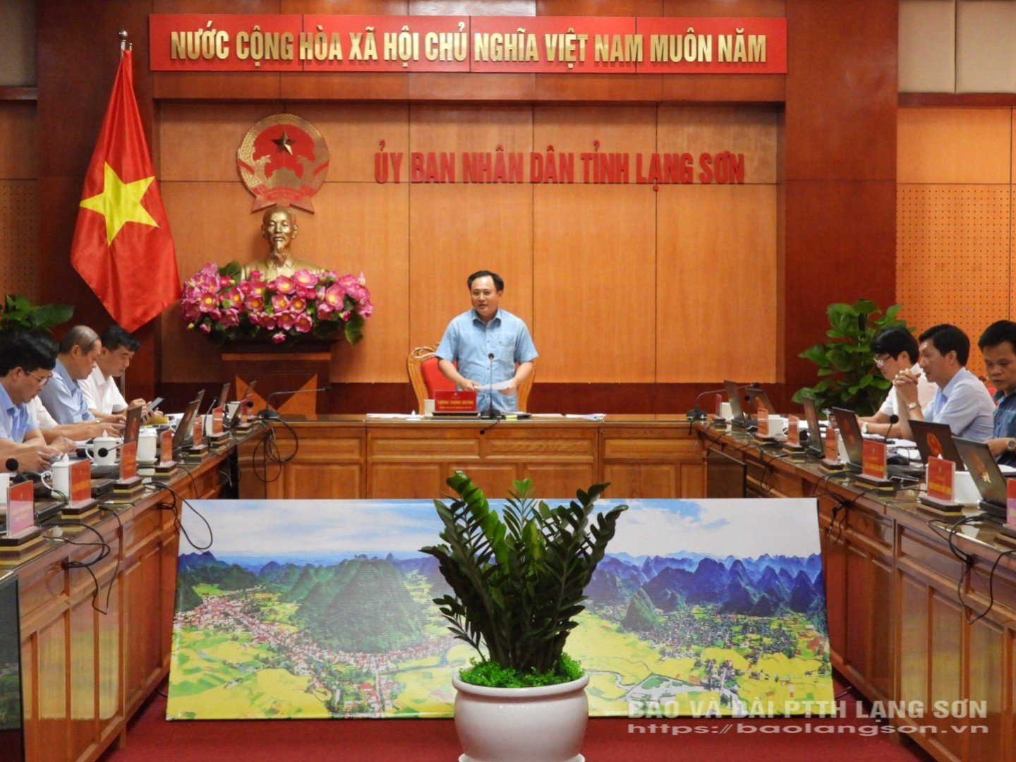 Đồng chí Lương Trọng Quỳnh, Phó Chủ tịch UBND tỉnh phát biểu chỉ đạo tại cuộc họp