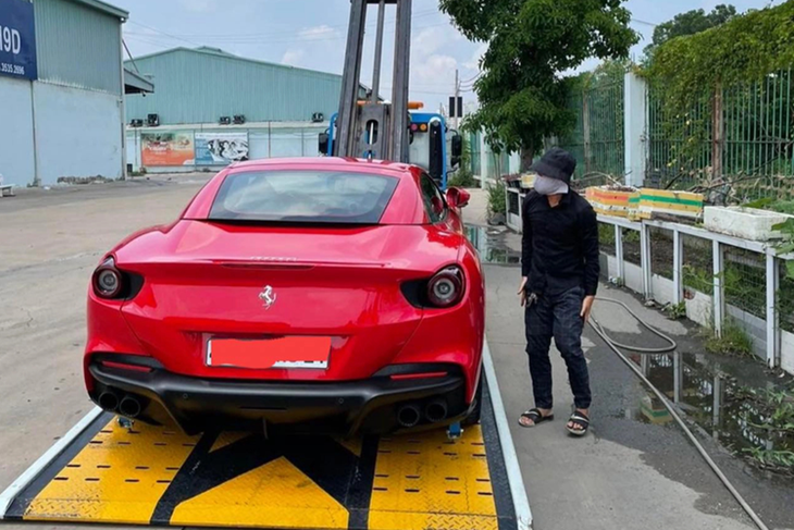 Ngoài ra, phiên bản nâng cấp giữa vòng đời Ferrari Portofino M mui trần còn được trang bị hệ thống kiểm soát trượt ngang Side Slip Control thế hệ thứ 6 tiên tiến nhất và được trang bị hộp số ly hợp kép 8 cấp, với bộ côn nhỏ hơn 20% và có thể chịu được mô-men xoắn lớn hơn 35% so với hộp số 7 cấp trước đây của xe Ferrari Portofino.