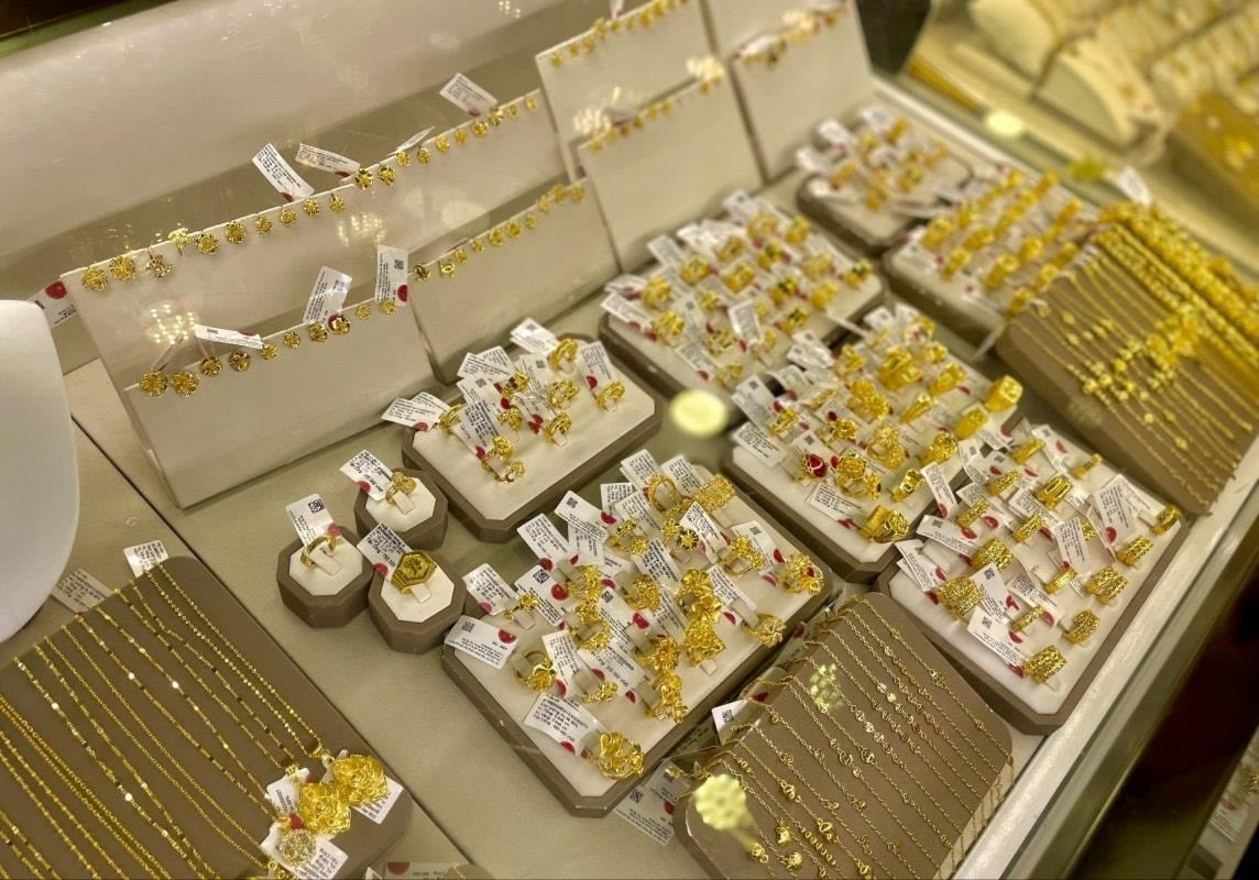 gold-price-this-afternoon-8-5-2025-gold-price-domestic-and-world-together-plunge-uncontrollably(1).jpg