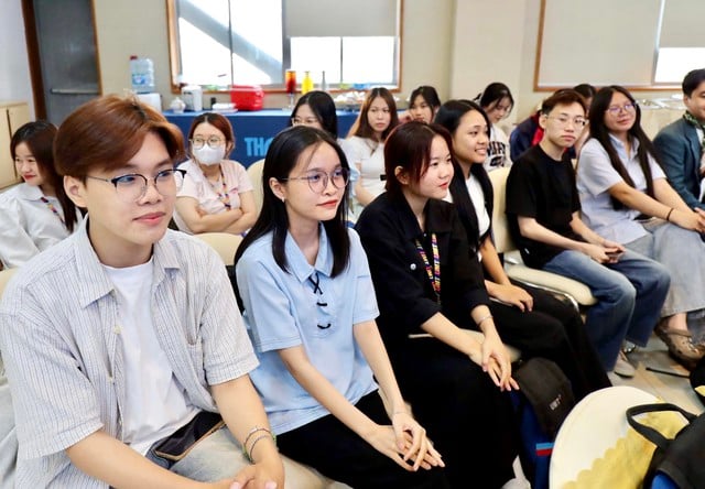 Sinh viên truyền thông đa phương tiện ấn tượng với buổi học về "tin thật, tin giả"- Ảnh 1.