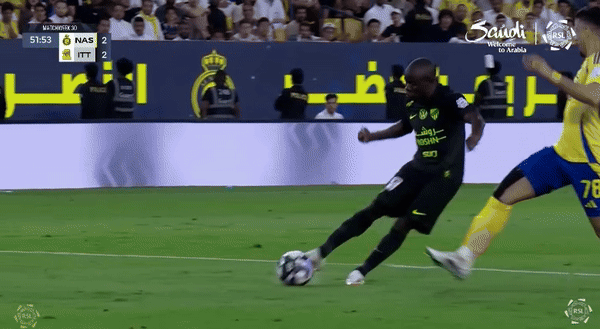 Kante ghi bàn giúp đội nhà thắng ngược không tưởng trước CLB của Ronaldo ảnh 1