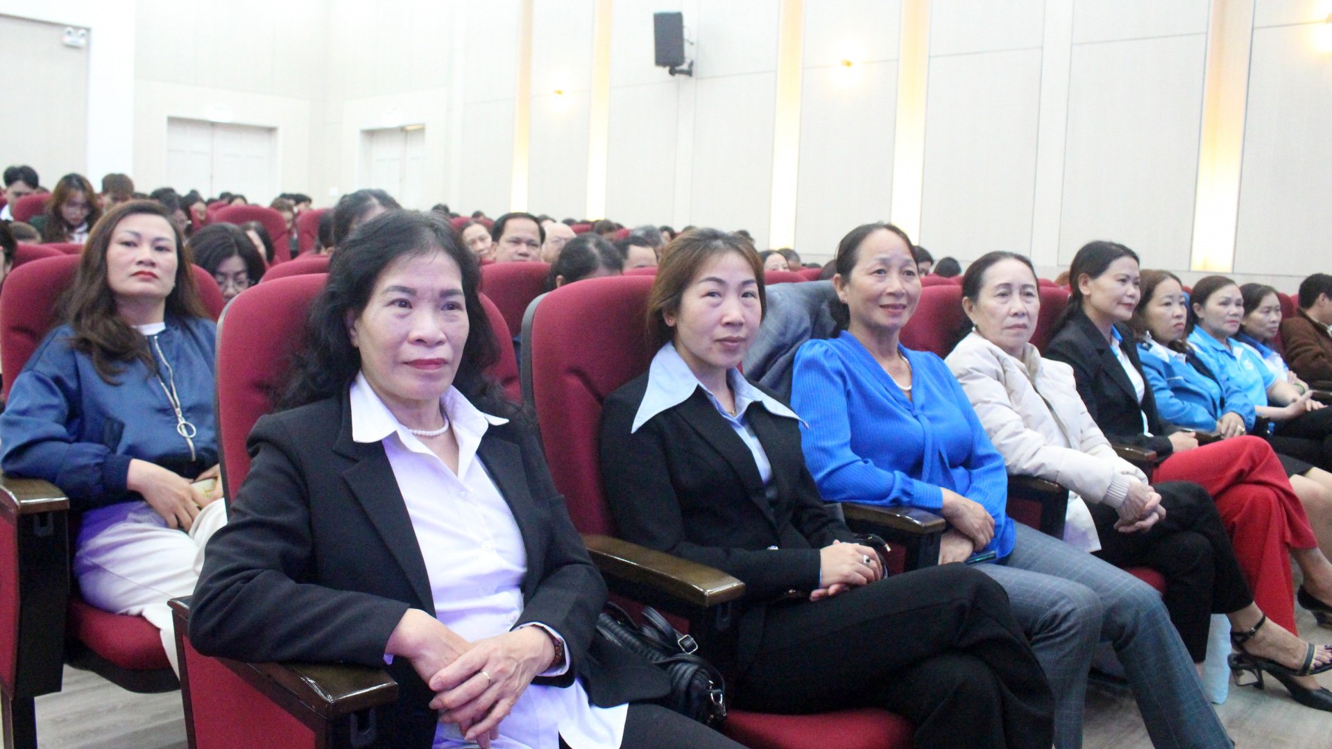 Hội viên Hội Phụ nữ tham dự lễ phát động