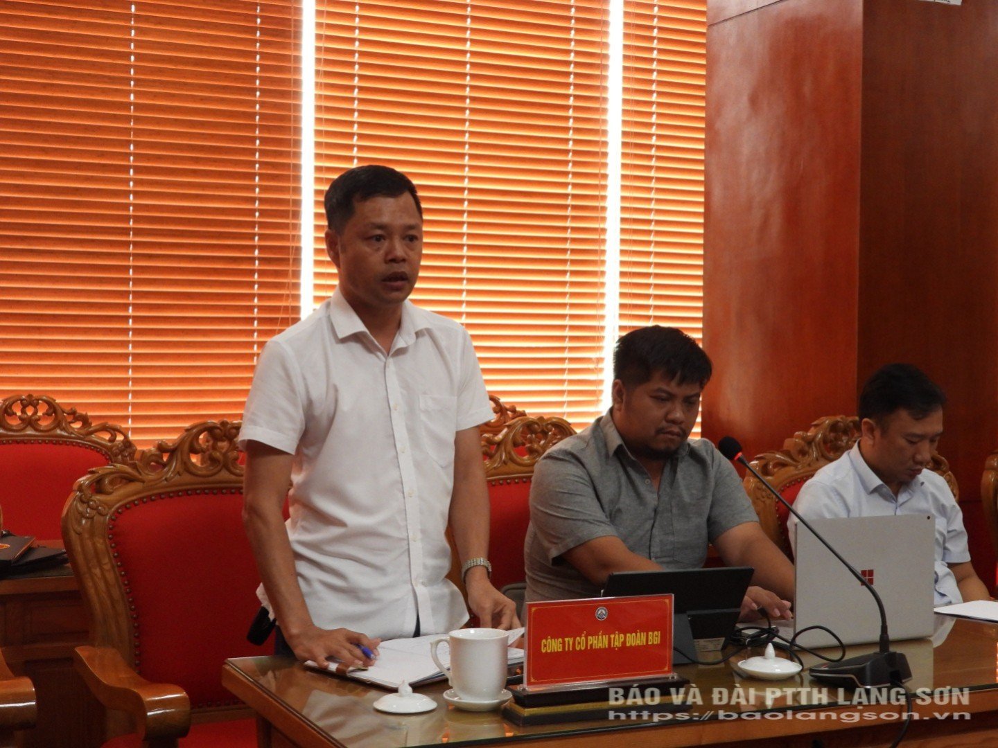 Đại diện công ty cổ phần tập đoàn BGI báo cáo tình hình thực hiện dự án khu đô thị phía Đông Nam thị trấn Đồng Mỏ