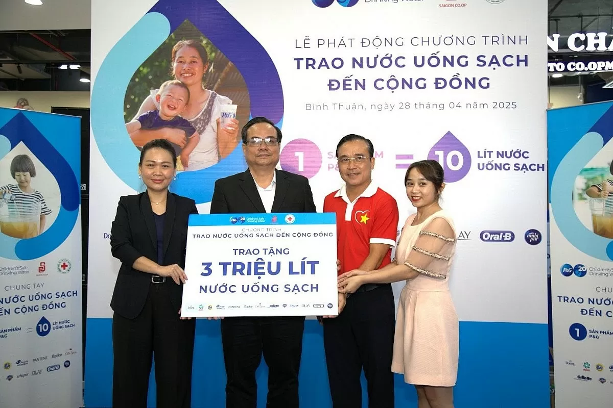 ទឹកស្អាត ៣លានលីត្រ ប្រគល់ជូនសហគមន៍