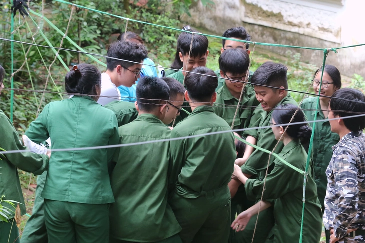 Dự kiến thay mức kỷ luật đình chỉ học bằng viết bản 
kiểm điểm - Ảnh 1.