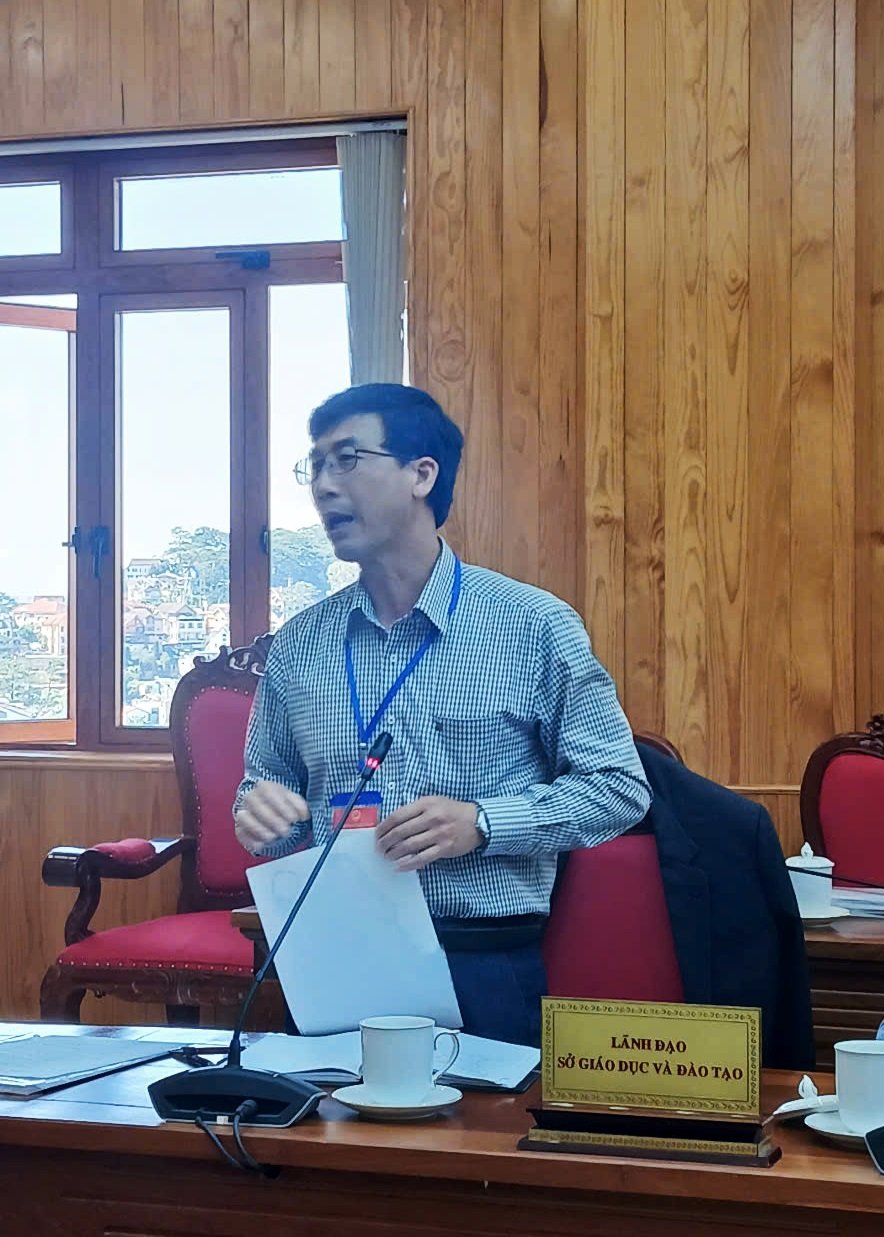Ông Phạm Kim Quang - GĐ Sở GD&ĐT báo cáo về công tác chuẩn bị.