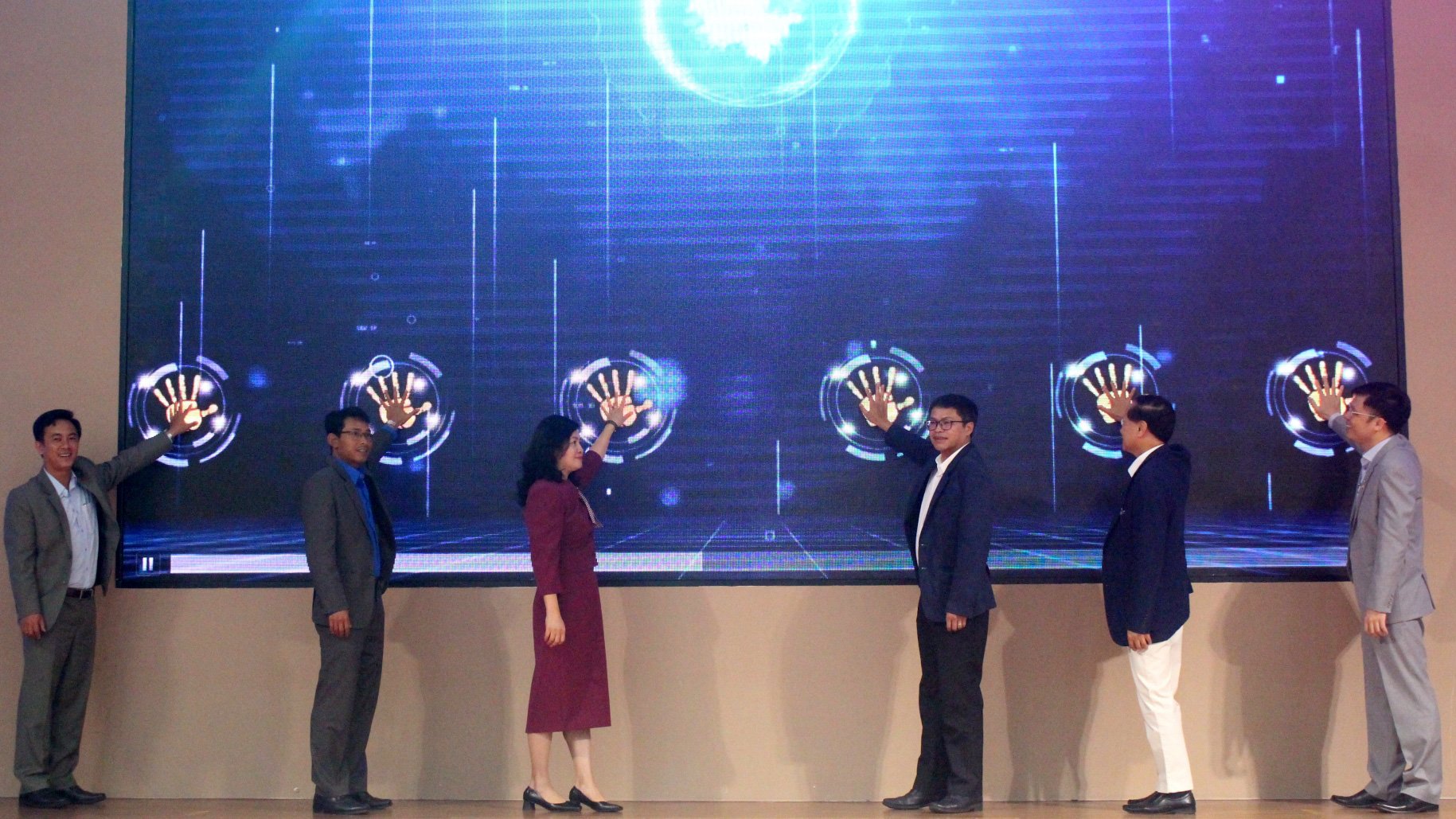 Các đại biểu phát động Ngày hội