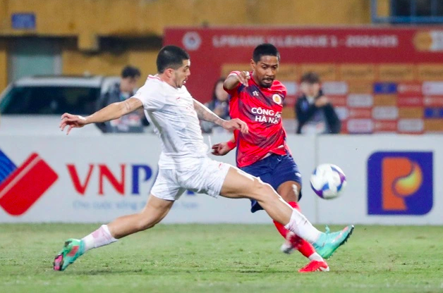 ក្រុម​វៀតណាម​កោះ​ហៅ​បុគ្គលិក​ថ្មី ការ​សម្រេច​ចិត្ត​យ៉ាង​ក្លាហាន​របស់​គ្រូ​បង្វឹក Kim? - រូបថត ៣.