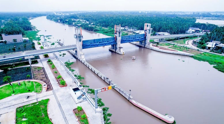 ĐBSCL tranh thủ lấy nước phục vụ sản xuất và kiểm soát hạn mặn- Ảnh 1.