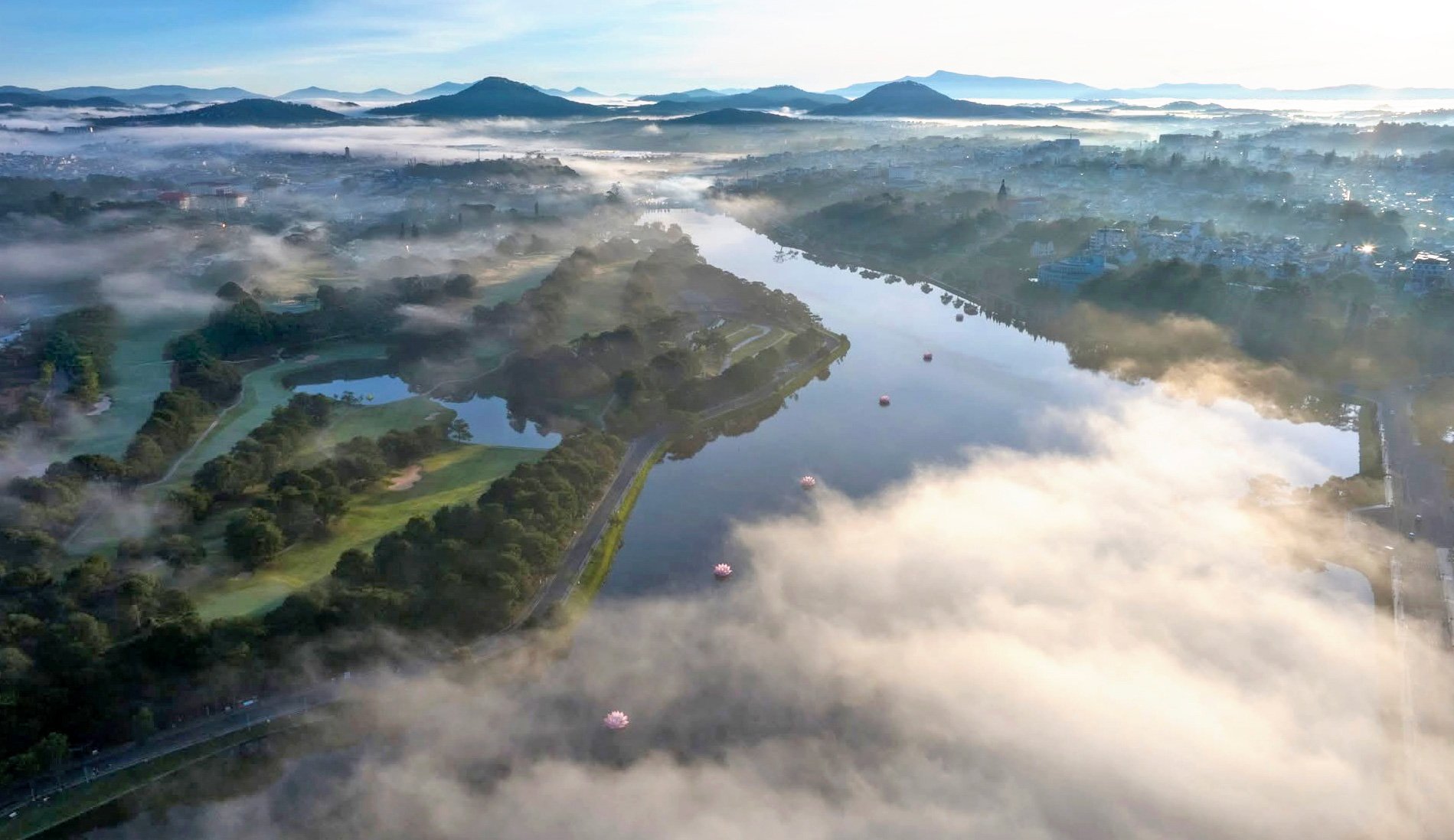 ជ្រុងមួយនៃទីក្រុង Da Lat ពេលព្រឹកព្រលឹម។ រូបថត៖ SangDL