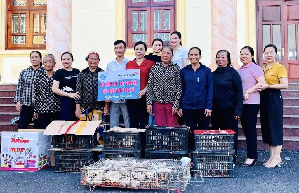Hội LHPN huyện Phù Cừ trao sinh kế cho phụ nữ nghèo, có hoàn cảnh khó khăn trên địa bàn huyện