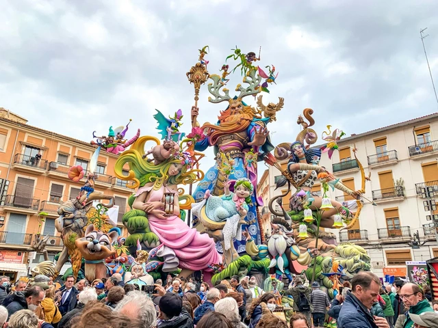 le-hoi-las-fallas-tay-ban-nha.webp