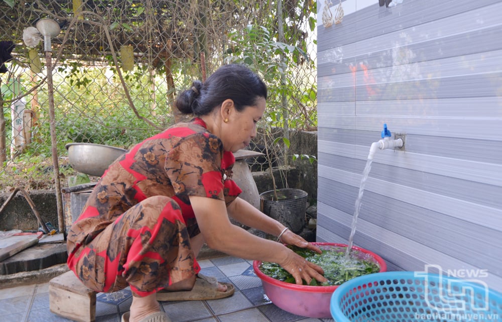 Gia đình bà Tô Thị Phương (ở tổ dân phố Lân 1, thị trấn Đu, Phú Lương) vừa xây mới công trình vệ sinh từ nguồn vốn vay nước sạch và vệ sinh môi trường nông thôn của Ngân hàng Chính sách xã hội huyện Phú Lương.