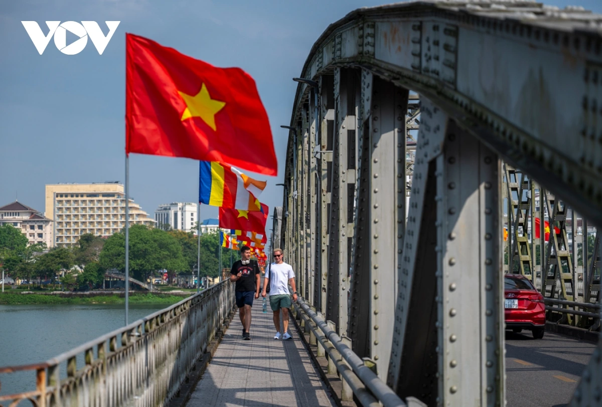 Huế trang hoàng rực rỡ chào đón lễ Phật Đản