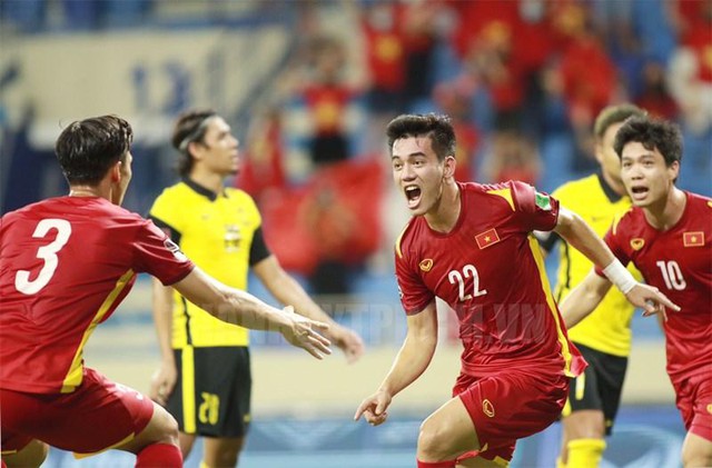 Malaysia đá kín ‘quân xanh’ Tây Phi hạng 72 FIFA, tìm chiến thuật thắng đội tuyển Việt Nam
- Ảnh 2.