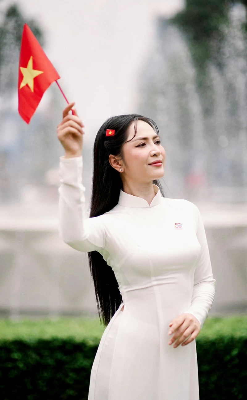 Nguyễn Duyên Quỳnh tại Dinh Độc Lập dịp Lễ 30-4.

