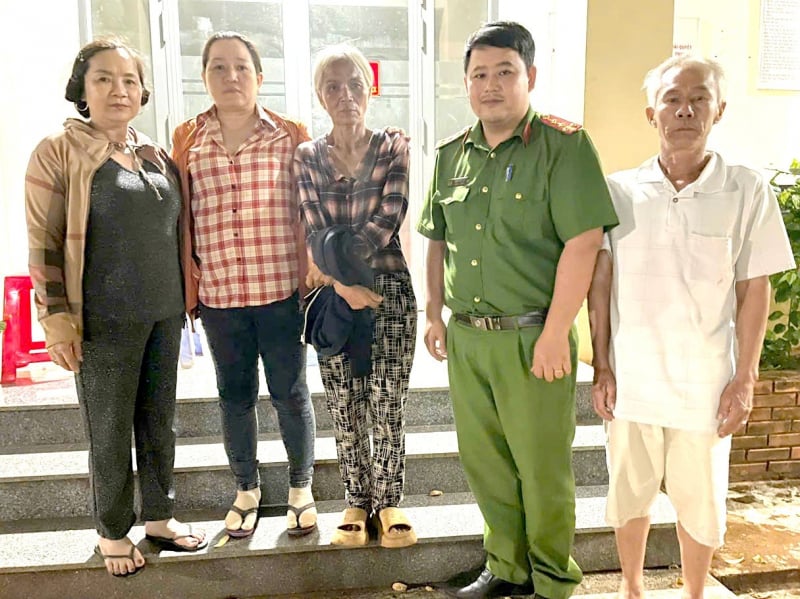 នគរបាល​ឃុំ​ជួយ​គ្រួសារ​រក​សាច់ញាតិ​ក្រោយ​បាត់​ខ្លួន​៧​ខែ -០