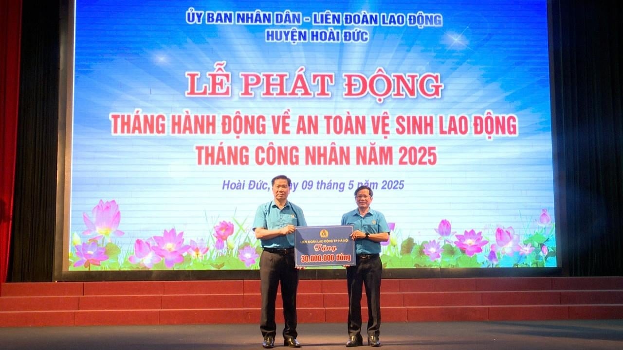 hoai-duc-trao-kp.jpg
