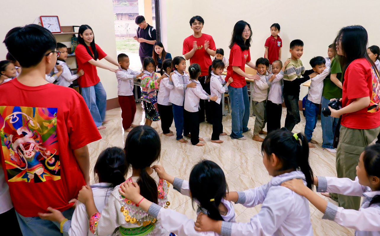 Thắp ánh sáng tri thức và niềm tin cho trẻ em nơi đại ngàn - Ảnh 4.