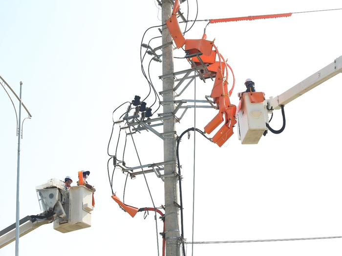 Điện lực miền Bắc đảm bảo cung cấp điện an toàn và ổn định mùa nắng nóng- Ảnh 1.