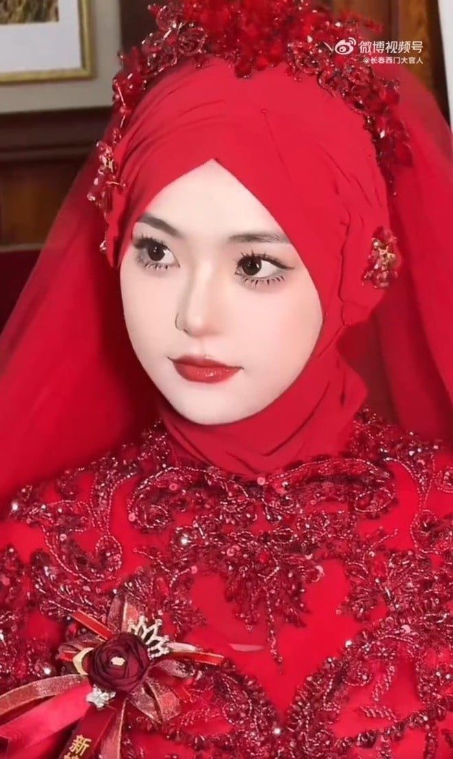 The bride is suspected of being AI because she is too beautiful - Photo 1.