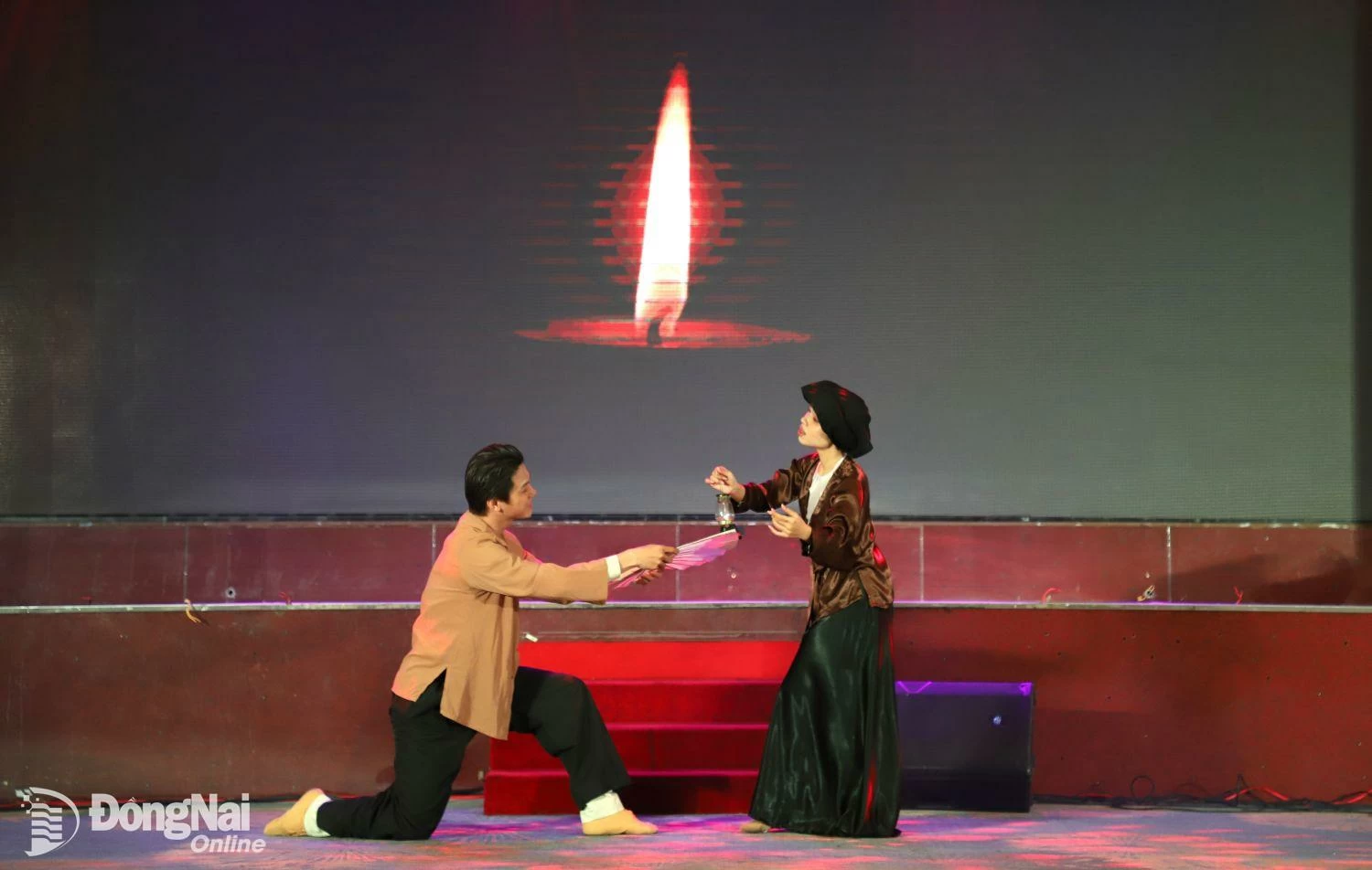 Tổ khúc múa Bút sáng của Người. Ảnh: My Ny