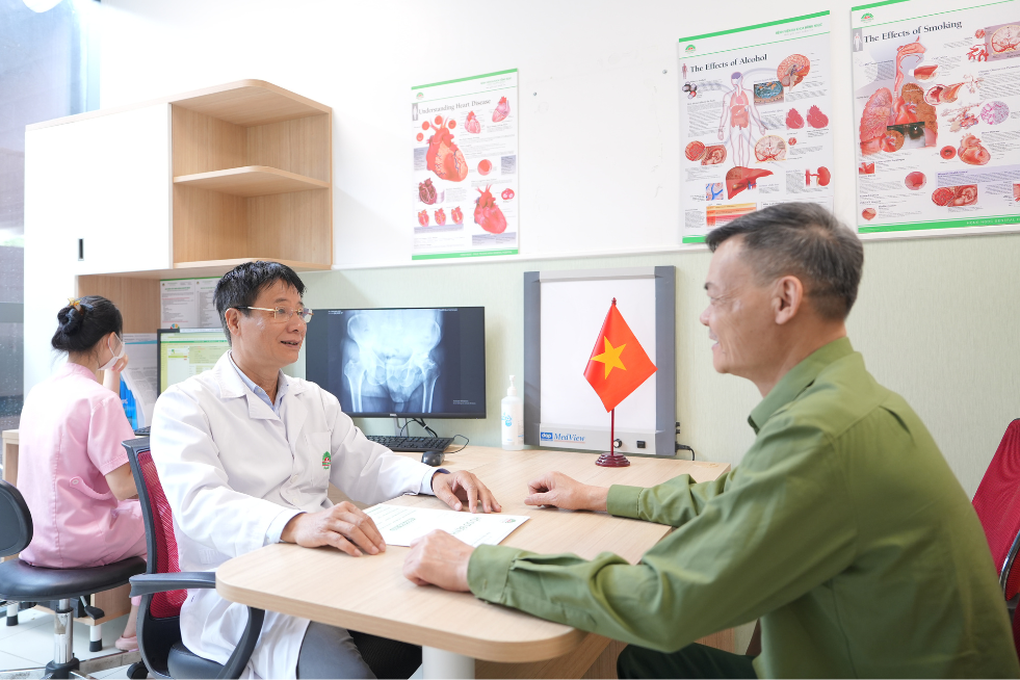 Bác sĩ mang trái tim người lính, kiên cường trên mọi mặt trận - 2