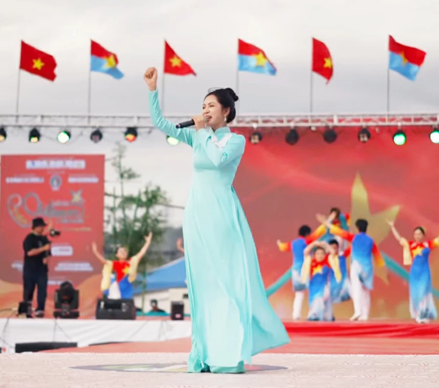 Duyên Quỳnh hát tại Nhật Bản đầu tháng 5-2025. 