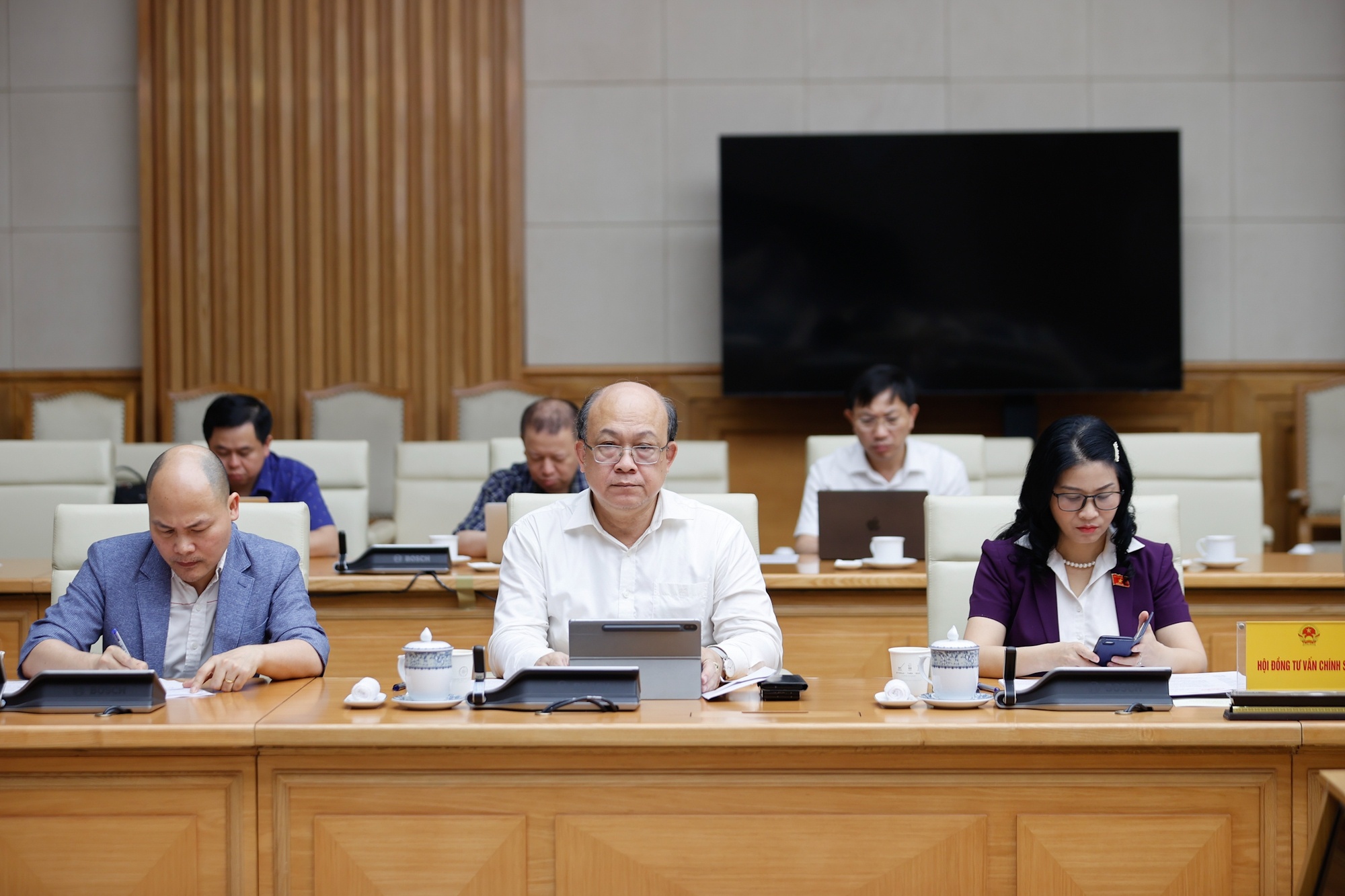 Các đại biểu tập trung thảo luận, góp ý vào các nội dung - Ảnh: VGP/Nhật Bắc
