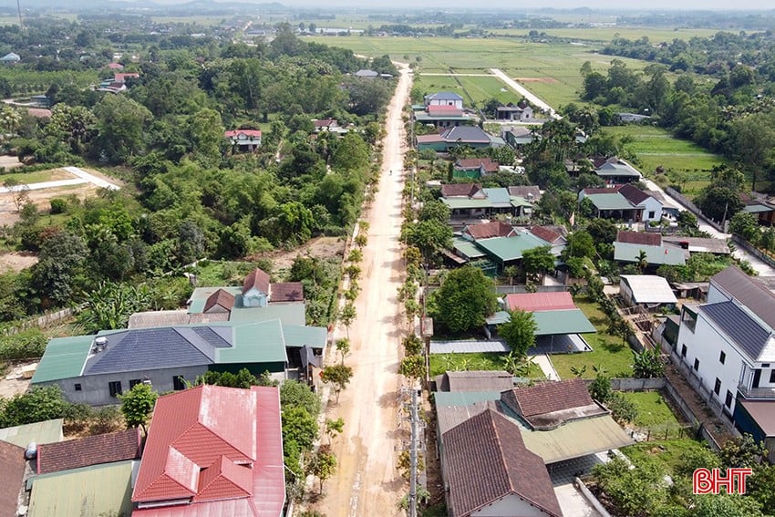 Dự án nâng cấp, mở rộng đường giao thông liên xã Thạch Ngọc, Ngọc Sơn (Thạch Hà) tiến độ hiện đạt trên 70%.