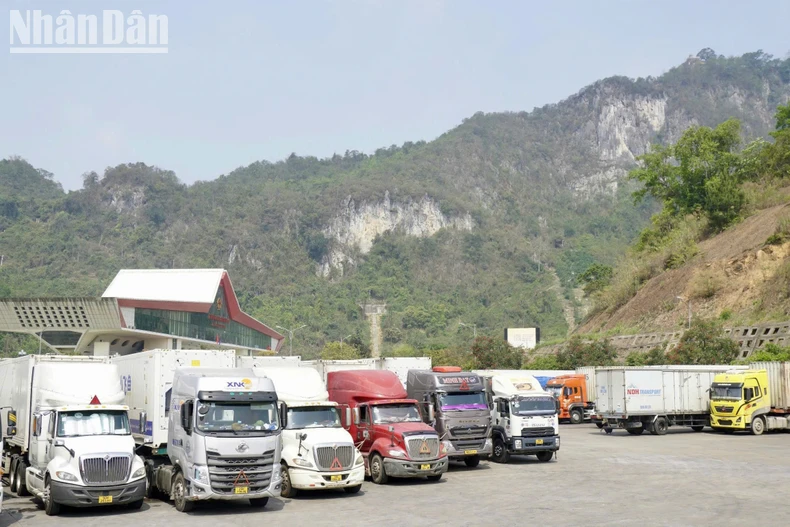 Lang Son province applies new border gate infrastructure fee level photo 2