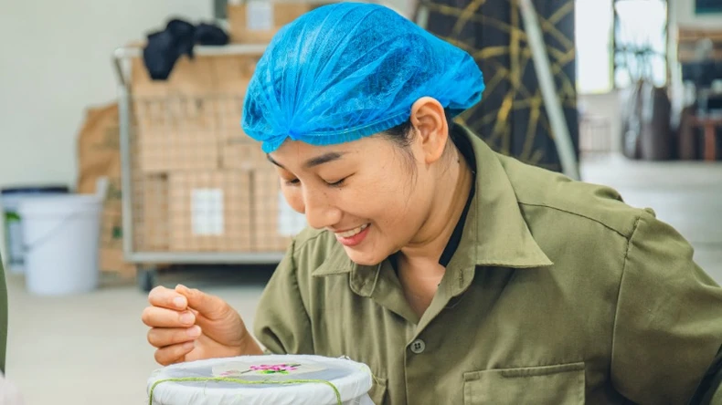 Độc đáo nghệ thuật thêu tranh trên lá bồ đề ảnh 6