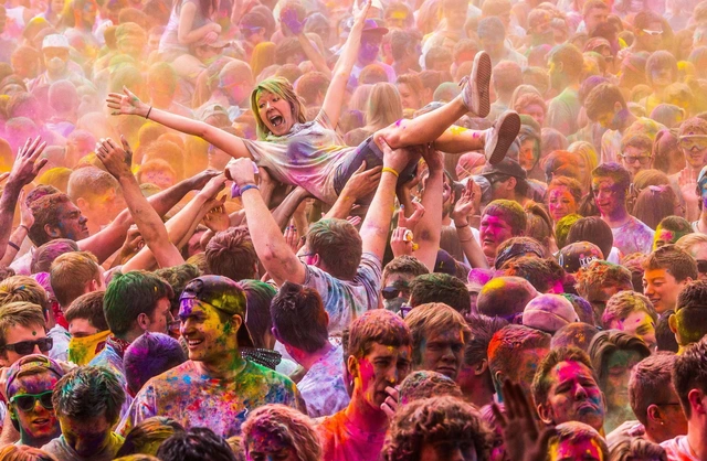 le-hoi-holi-an-do.webp