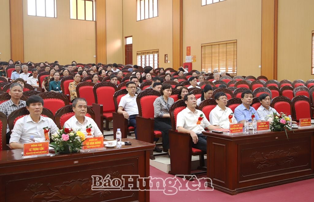 Các đại biểu tham dự buổi lễ
