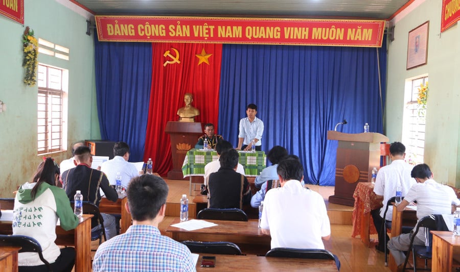 quang-canh-buoi-sinh-hoat-chi-bo-thon-luh-rung-anh-quang-tan.jpg