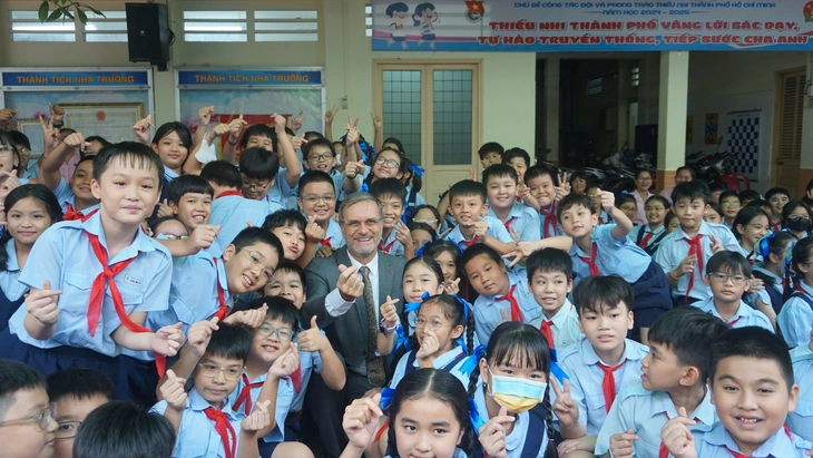 Muốn cho con học lớp tiếng Pháp từ lớp 1, học trường nào ở TP.HCM? - Ảnh 1.